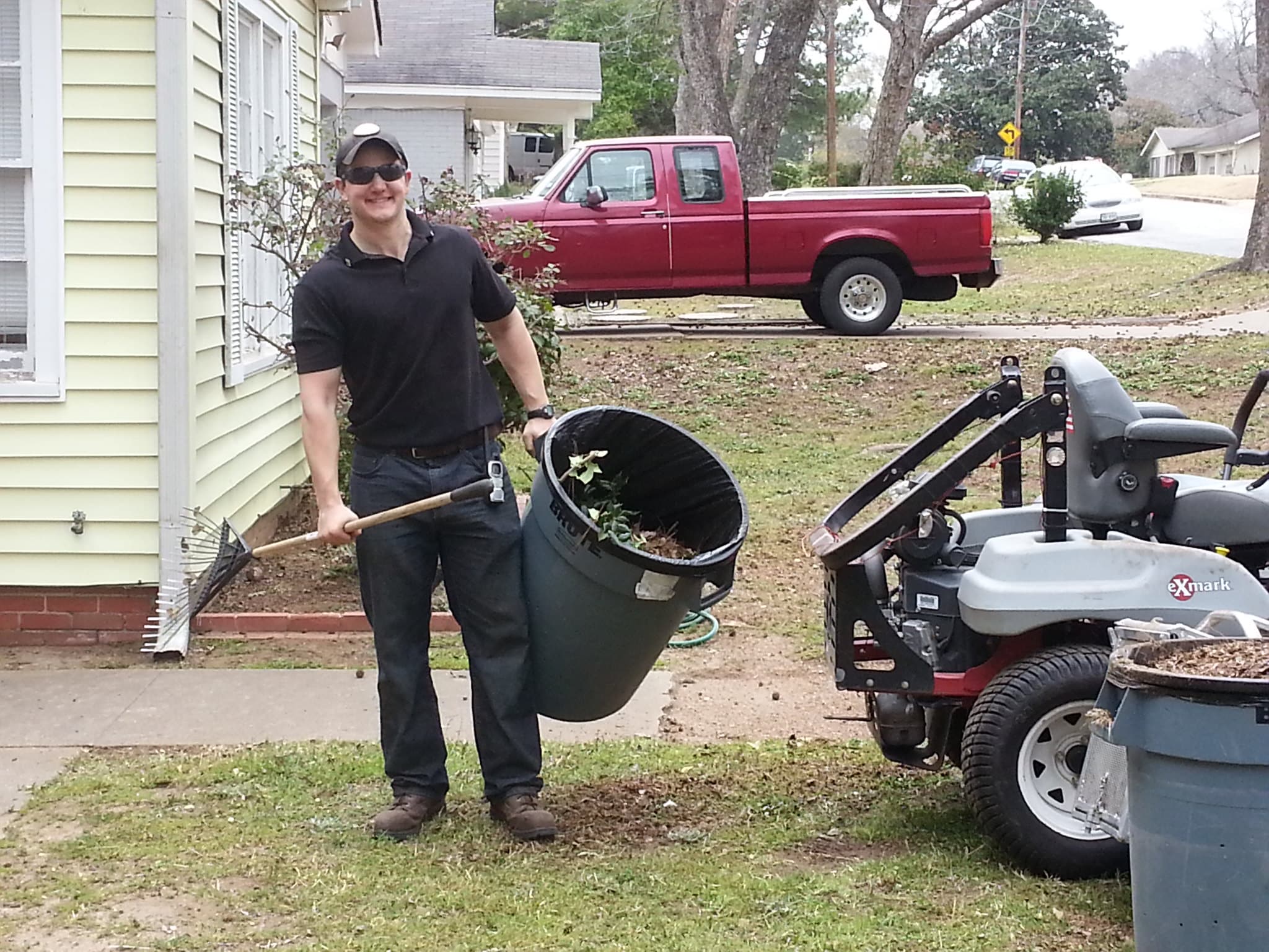 Why Schedule Fall Clean-Up Service For Your Muncie Lawn?